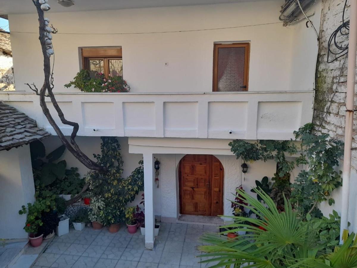 Sokolli Guest House Гирокастра Экстерьер фото