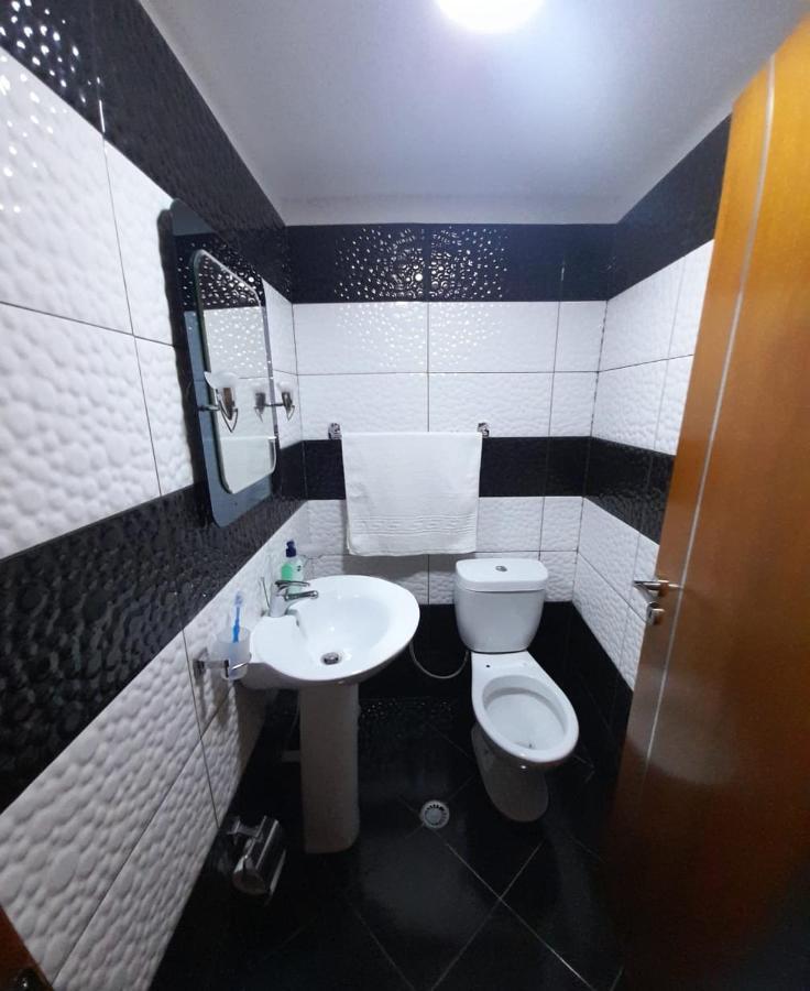 Sokolli Guest House Гирокастра Экстерьер фото
