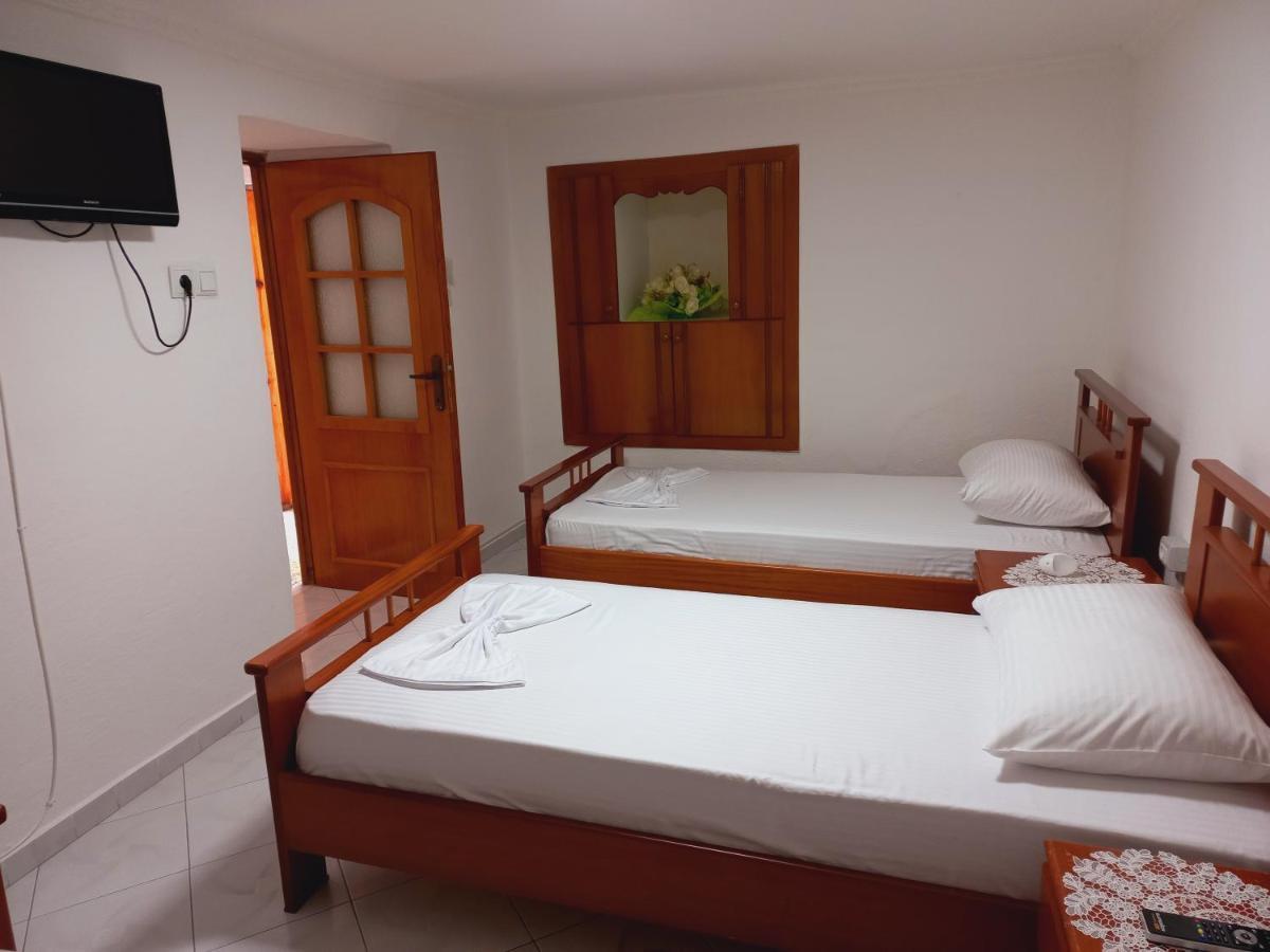 Sokolli Guest House Гирокастра Экстерьер фото