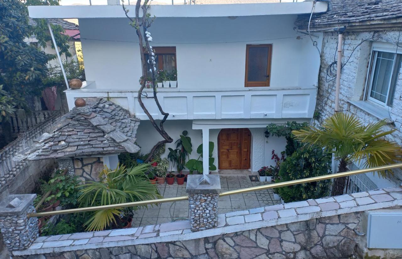 Sokolli Guest House Гирокастра Экстерьер фото