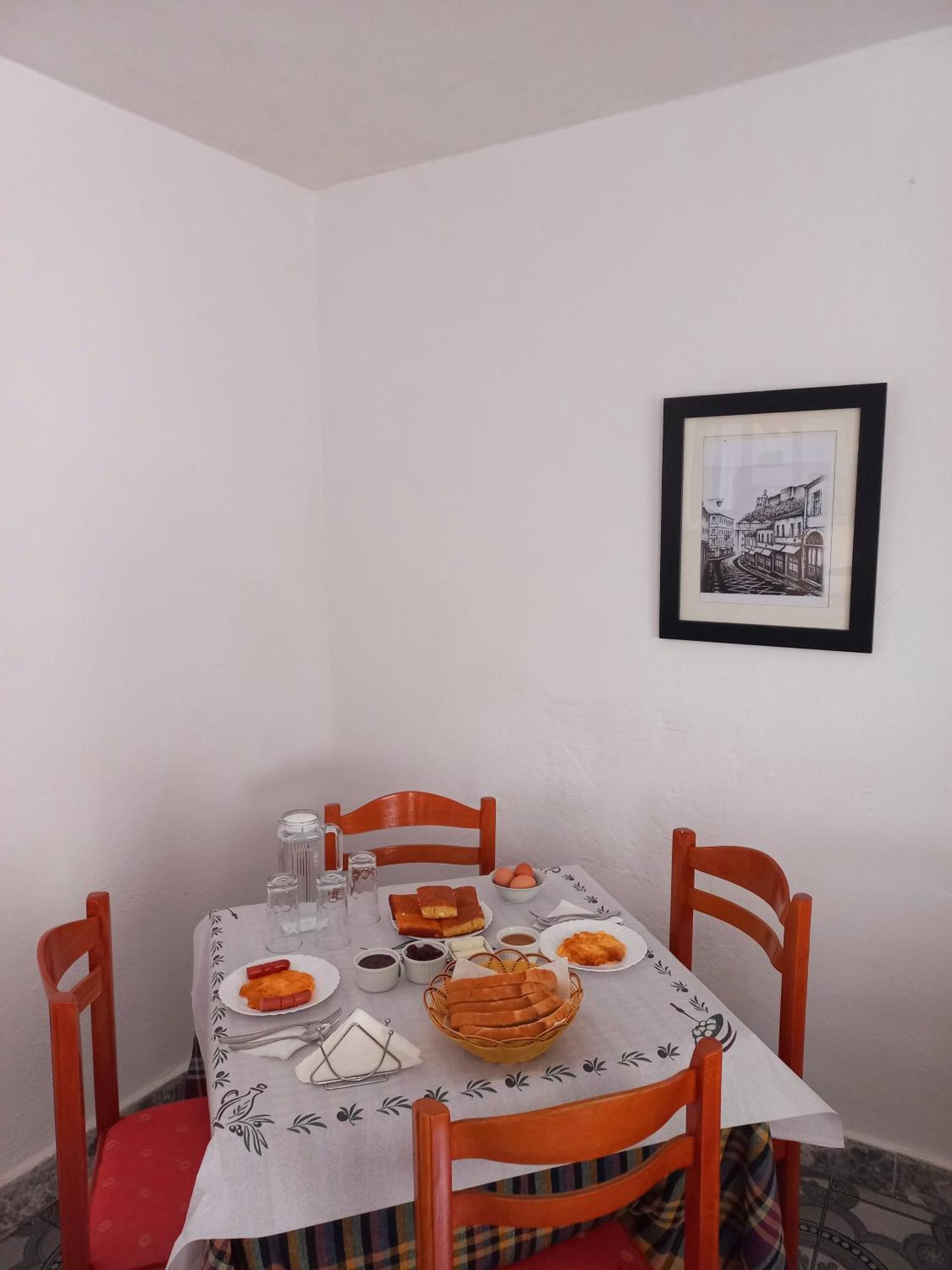 Sokolli Guest House Гирокастра Экстерьер фото